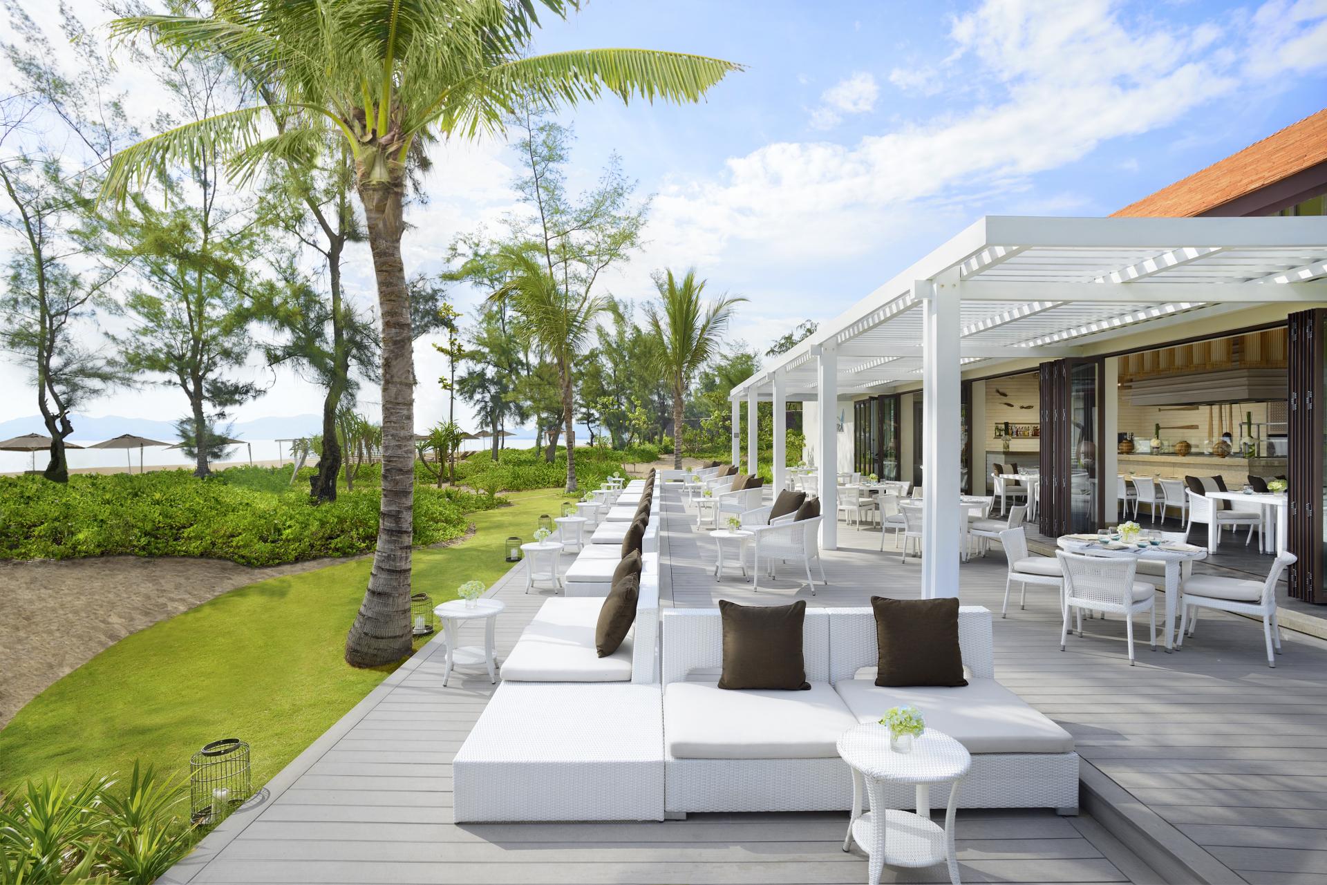 Banyan Tree Lang Co - Azura - Restaurant (1)